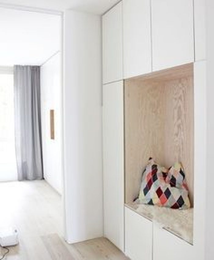 Красивая компактная мебель: двери купе для гардеробной.